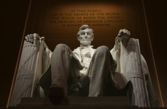 abraham lincolcn statue